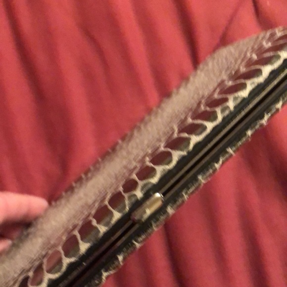 Silver Alligator Print -Clutch Wallet w/3 pockets (one Zips) 5 card and I’D Slip - Picture 2 of 5